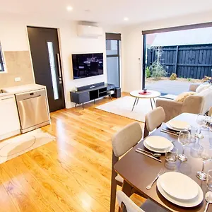 2 Bed Paradise Near Hagley Park , Christchurch New Zealand